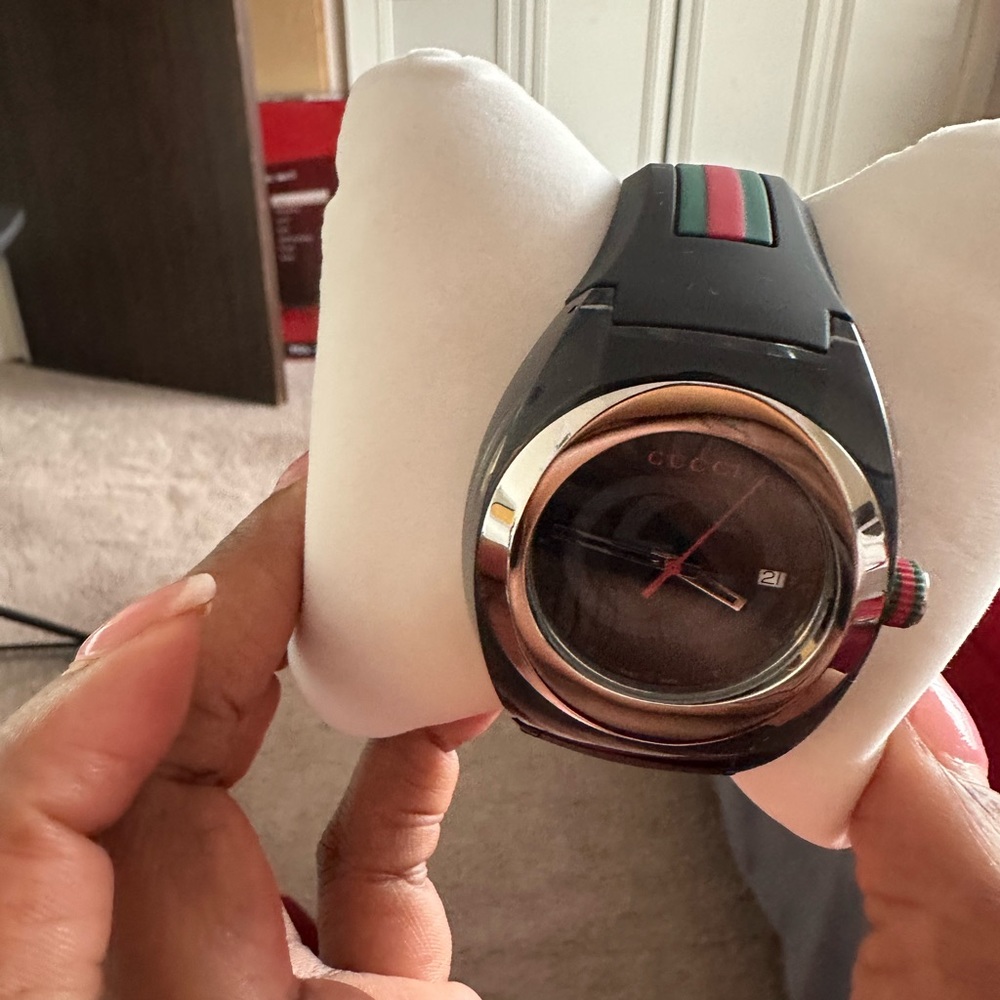 Unisex Gucci watch